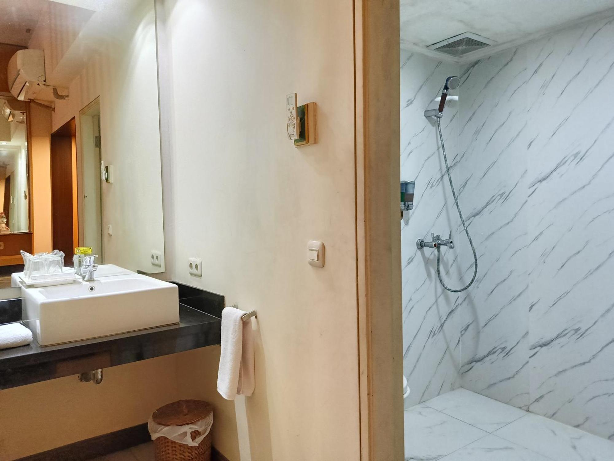 Lux Tychi Hotel Malang Luaran gambar