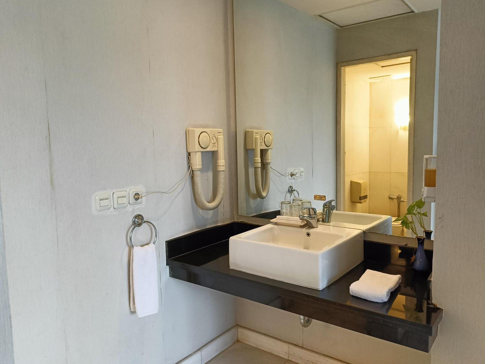 Lux Tychi Hotel Malang Luaran gambar