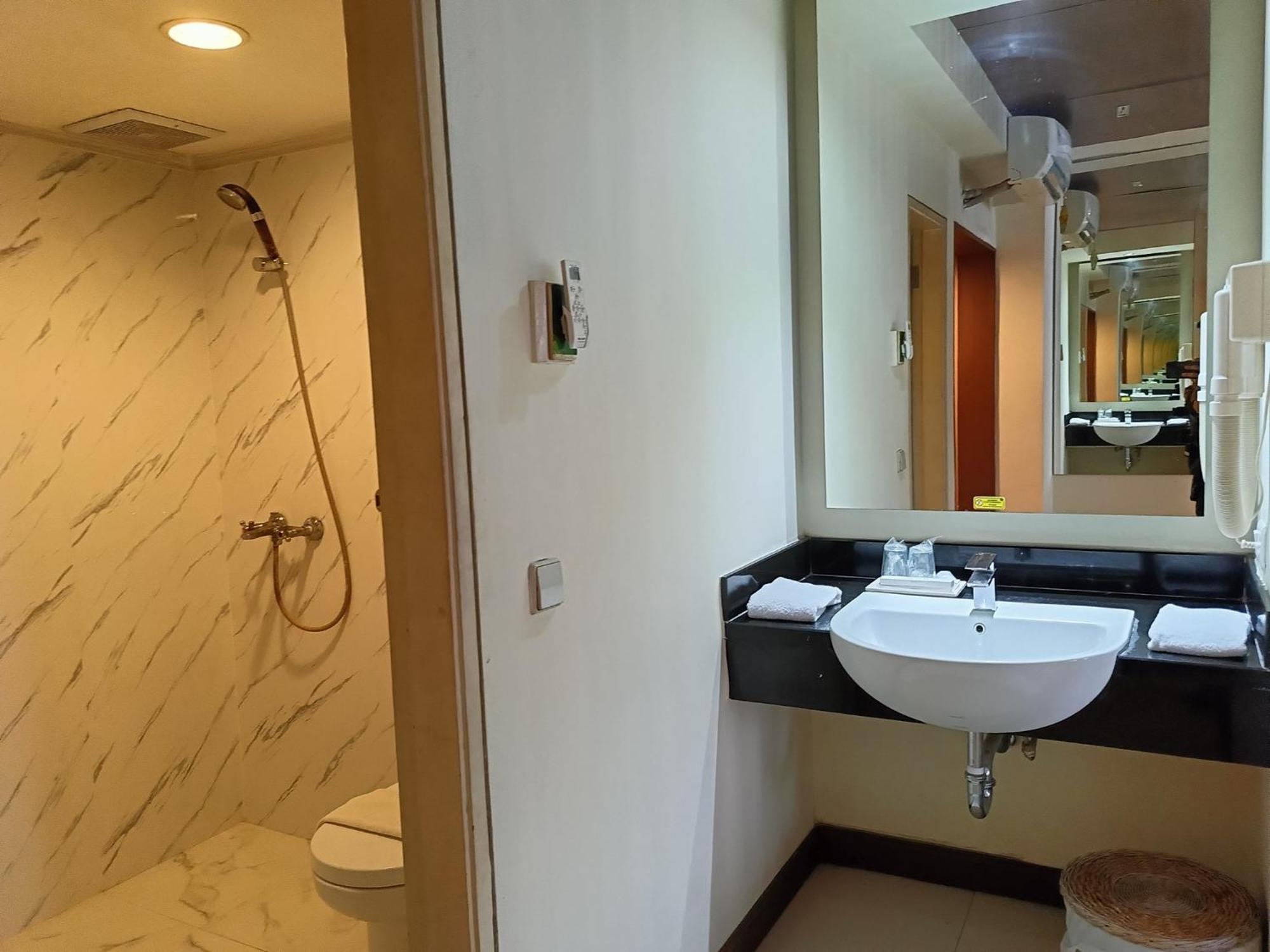 Lux Tychi Hotel Malang Luaran gambar